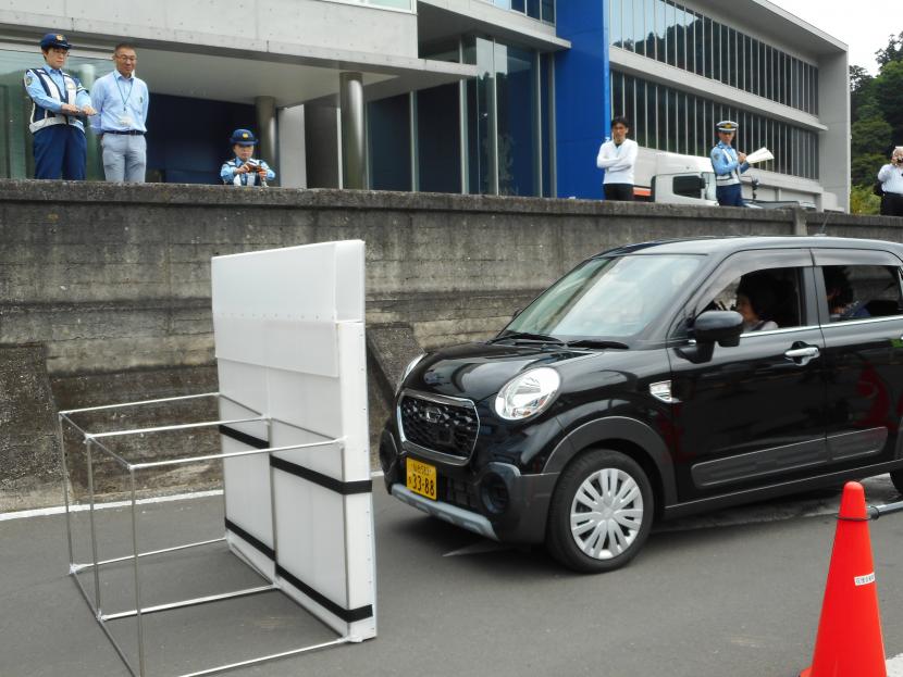 自動ブレーキの乗車体験の様子