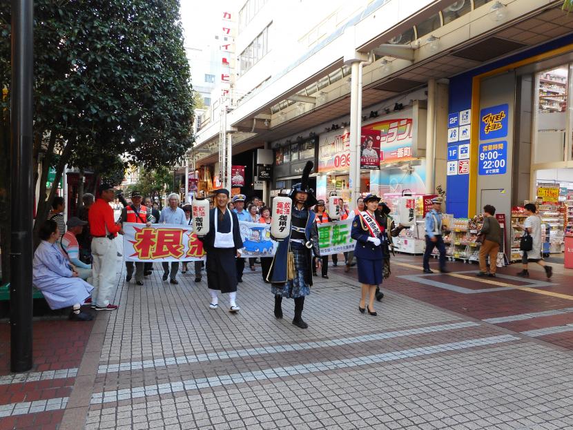 一番町街頭パレードの様子