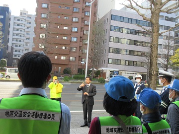 参加者に運動の継続を訴える交通安全協会会長