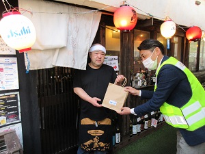 飲食店訪問の様子