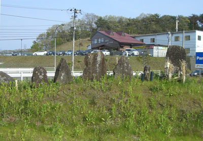 丸山峠の塔碑