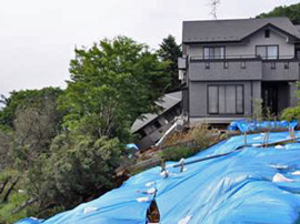 damaged house in Seika-en