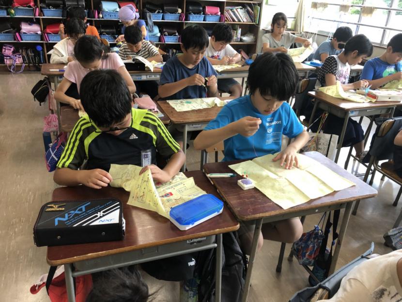 片平丁小学校での交流授業の様子