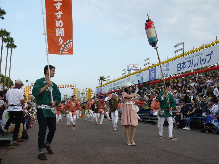 すずめ踊り演舞の様子1