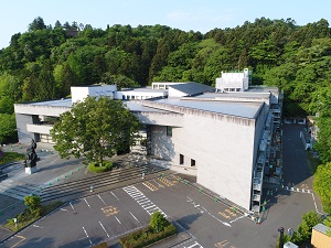 写真／改修工事の様子　博物館建物の外観　令和4年5月