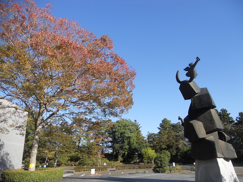 画像／秋空の博物館3