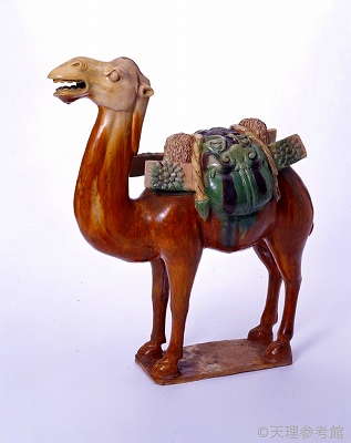 三彩駱駝　唐時代（7～8世紀）