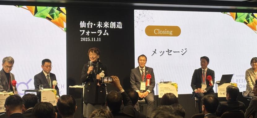 郡市長（写真中央）