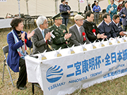 全日本紙飛行機選手権大会_01