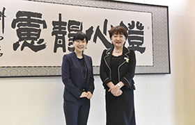 福原愛さんと市長の記念写真