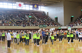 参加者が並ぶ様子