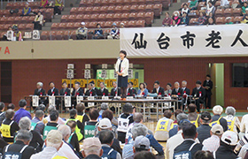 市長があいさつする様子