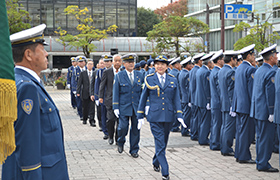 市長が観閲する様子