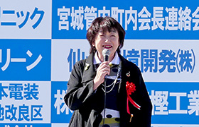 宮城地区まつりで市長があいさつする様子