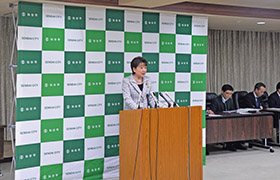 市長が会見する様子2