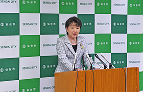 市長が会見する様子1