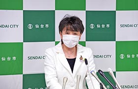 市長が会見する様子1