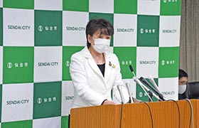 市長が会見する様子2