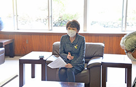 要請を聞く市長の様子1