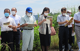 視察における市長の様子1