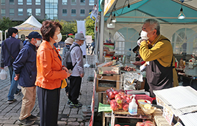 みちのく丸ごと収穫祭における市長の様子2