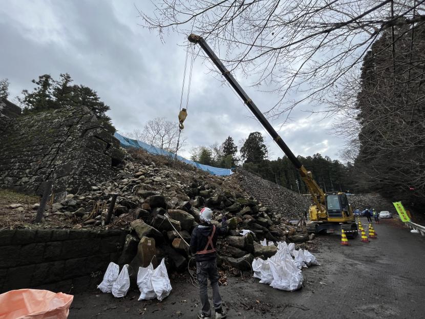 石垣の解体作業