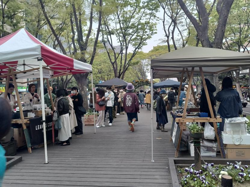 定禅寺通におけるせんだいコーヒーフェスの様子