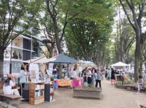 定禅寺通における立町たちのみ出店の様子