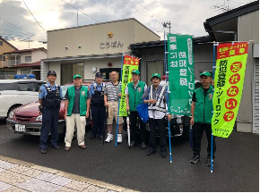 連坊地区防犯協会の自転車盗抑止キャンペーンの集合写真