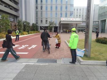 11月12日東北学院大学五橋キャンパス周辺の街頭キャンペーンの様子1